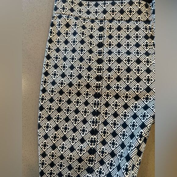 Tory Burch Women's Black & White Geometric Side Zip Ankle Pants Size 4 - Picture 5 of 10